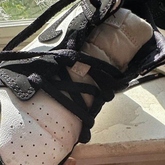 Jordan Black and White High-Tops - Picture 2 of 13